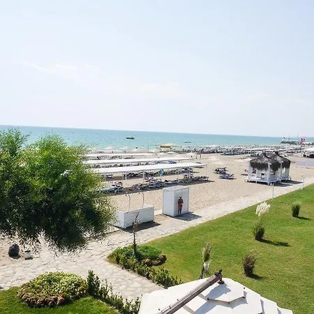 Hotel Jacaranda Beach Luxury Club